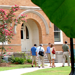 Family On Campus - LAICU